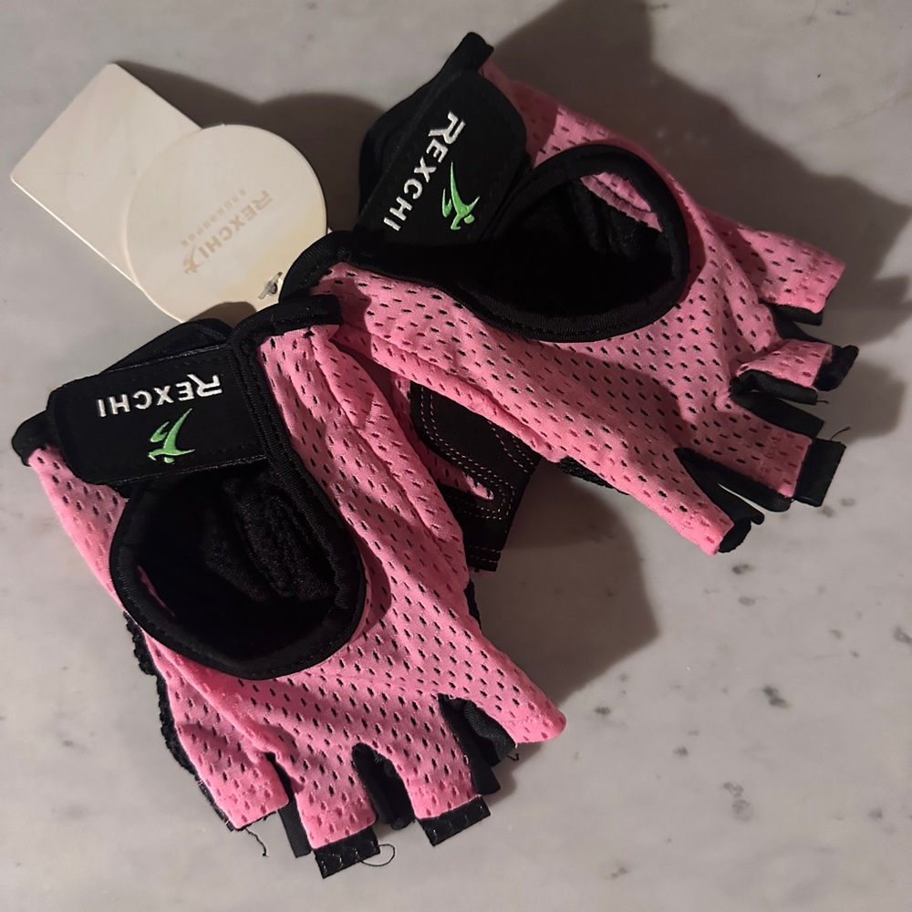 NWT Gym gloves